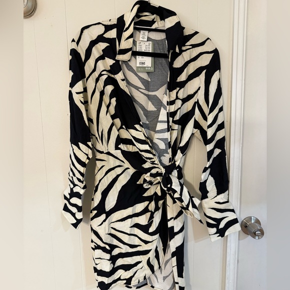 H&M Tie Detail Mini Dress - Picture 2 of 6